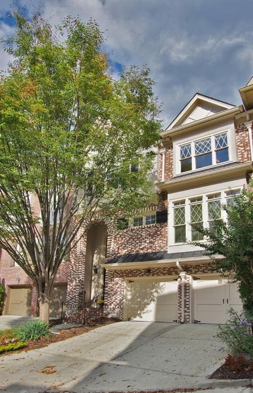 3 bedroom, 2,932 sq ft townhouse sold at 1906 Saxon Valley Circle, Brookhaven, GA 30319