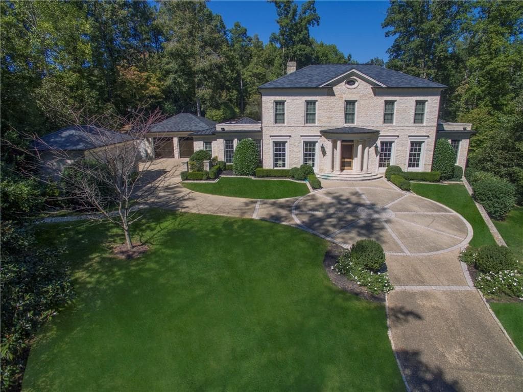 5 bedroom, 7,486 sq ft single family residence sold at 3270 W Paces Park Drive, Atlanta, GA 30327