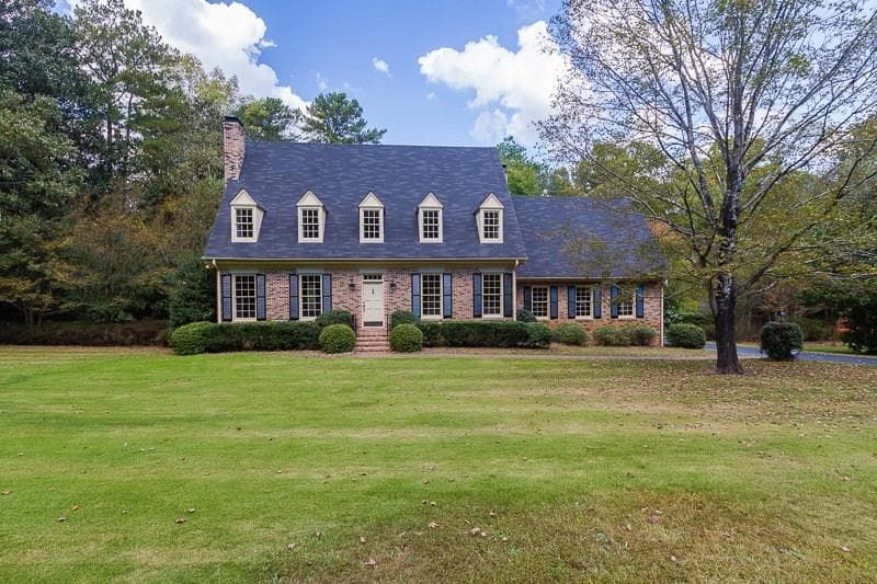 4 bedroom, 4,029 sq ft single family residence sold at 333 Glencastle Drive, Atlanta, GA 30327