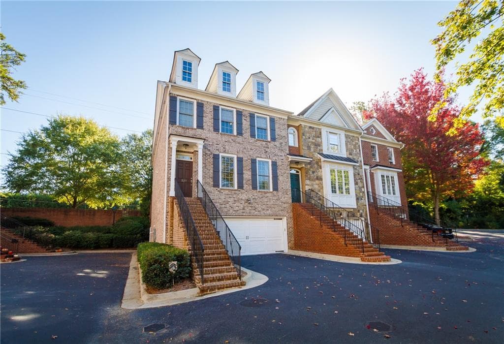 4 bedroom townhouse sold at 229 Chemin De Vie, Sandy Springs, GA 30342