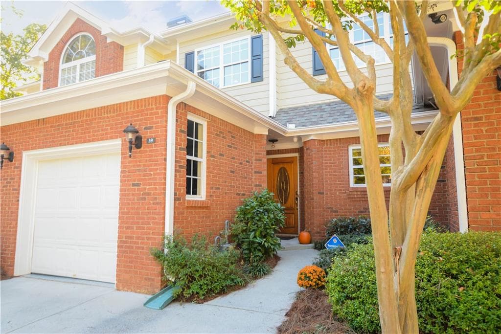 3 bedroom, 1,760 sq ft townhouse sold at 39 Hall Manor, Alpharetta, GA 30022