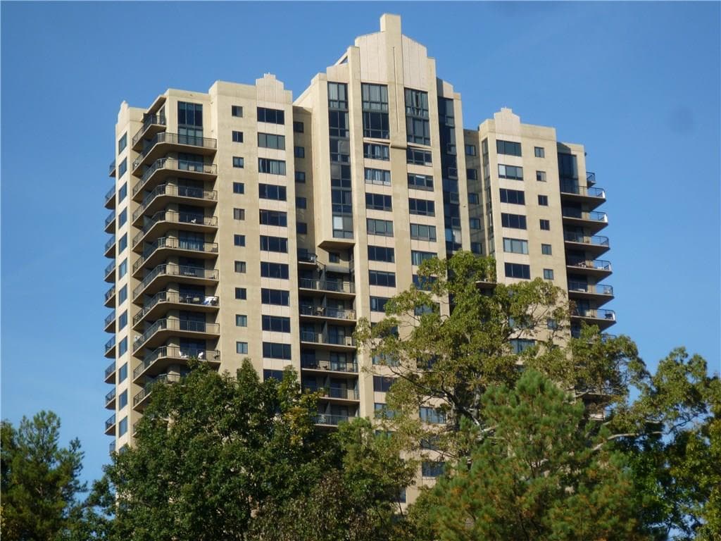 1 bedroom, 750 sq ft condominium sold at 3481 Lakeside Drive 804, Atlanta, GA 30326