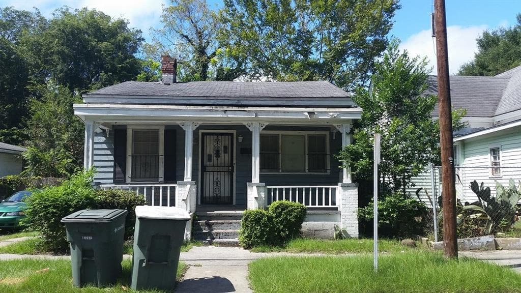 3 bedroom, 900 sq ft single family residence sold at 2115 Harden, Savannah, GA 31415