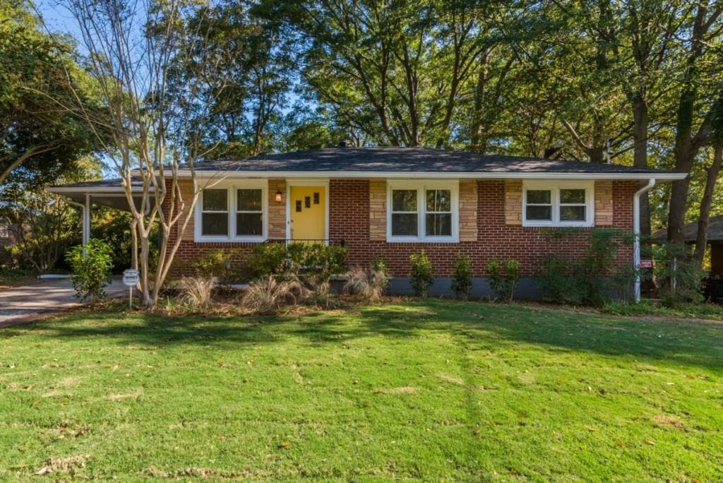 3 bedroom, 1,345 sq ft single family residence sold at 2670 Woodridge Drive, Decatur, GA 30033
