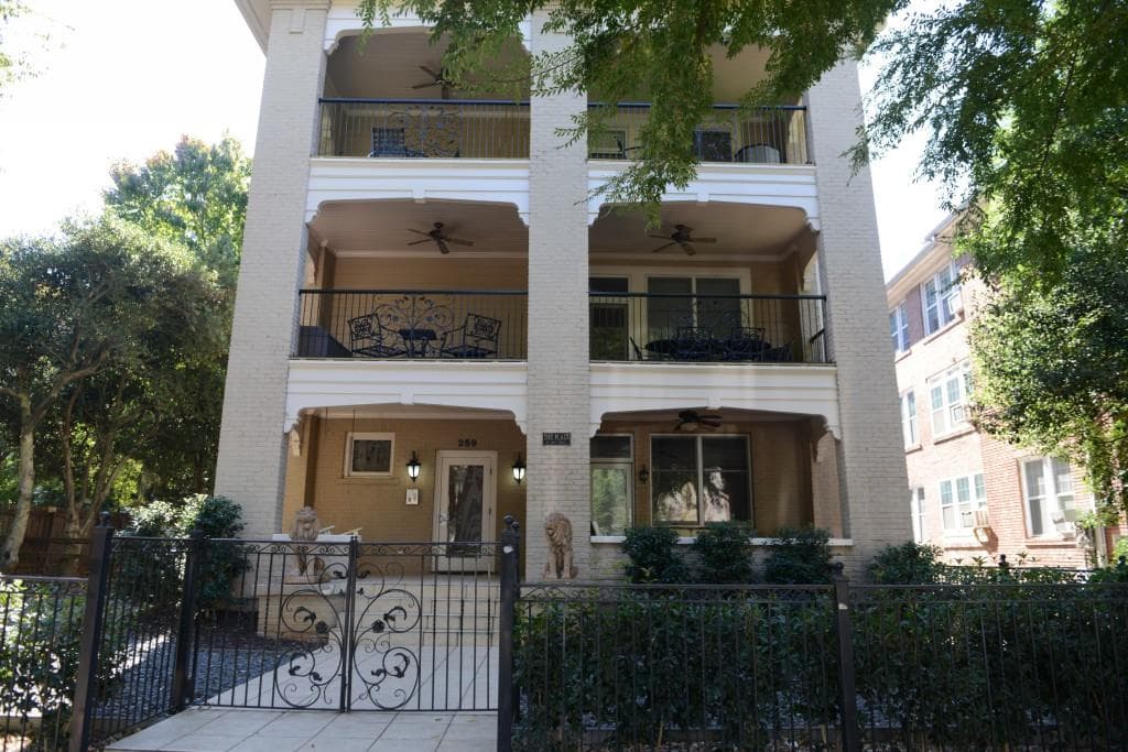 1 bedroom, 610 sq ft condominium sold at 259 14th Street B102, Atlanta, GA 30309