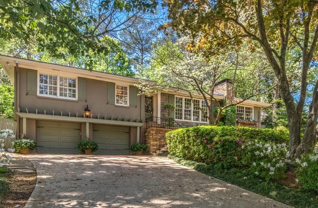 4 bedroom, 3,846 sq ft single family residence sold at 964 Buckingham Circle, Atlanta, GA 30327