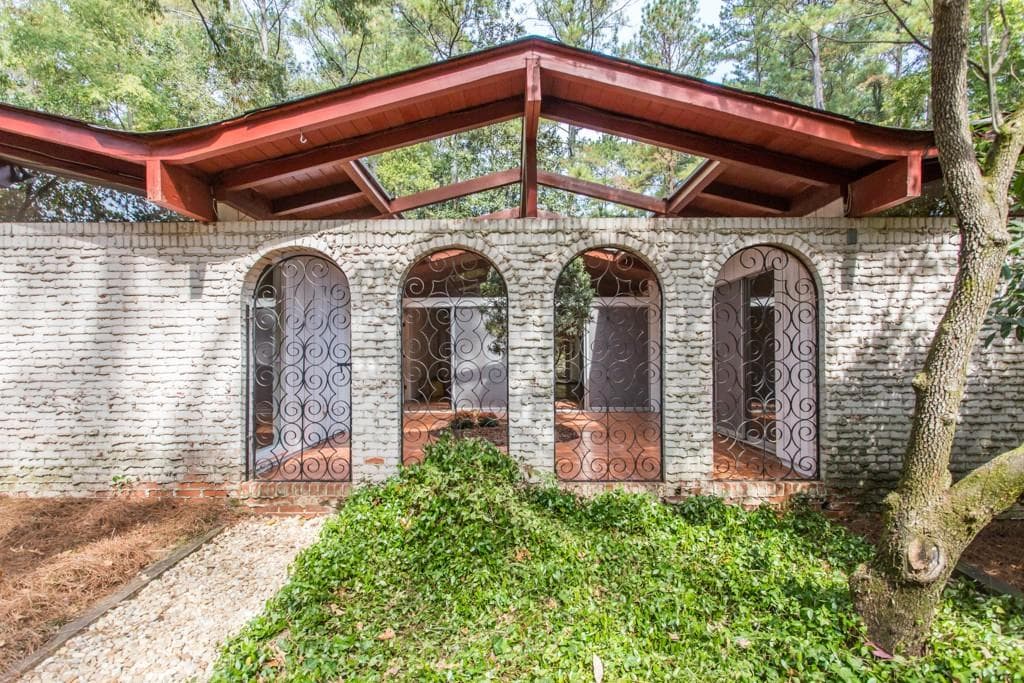 4 bedroom, 3,645 sq ft single family residence sold at 2042 Amberwood Way, Atlanta, GA 30345