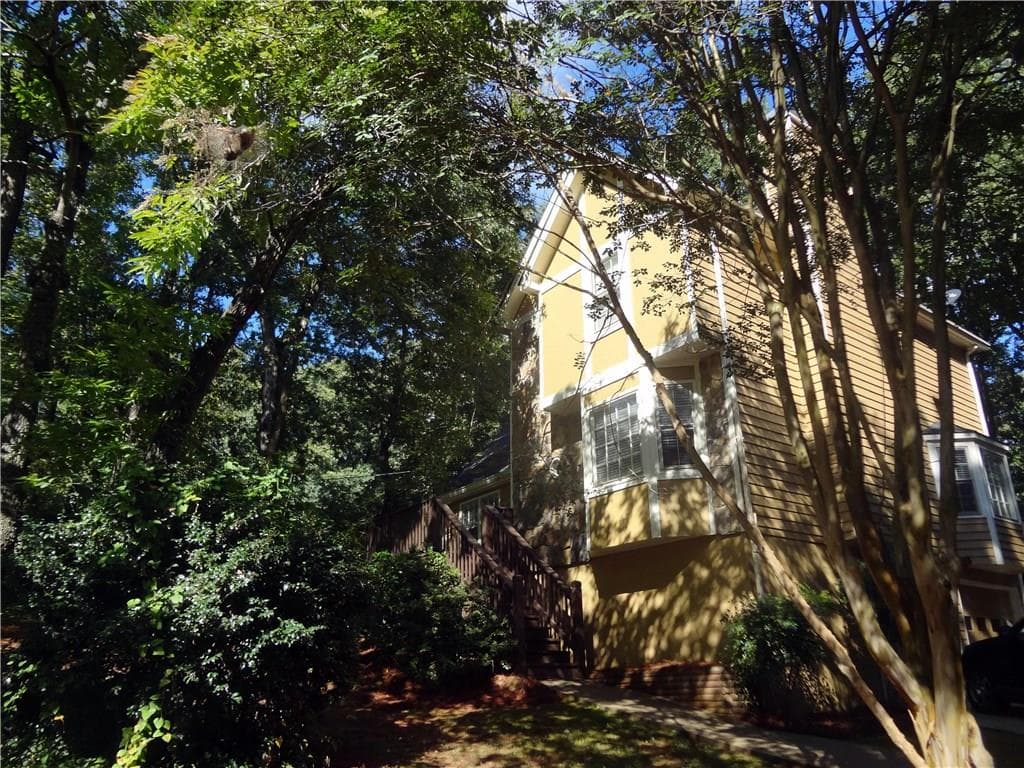 4 bedroom, 2,013 sq ft single family residence sold at 1409 Ashbrook Drive, Lawrenceville, GA 30043