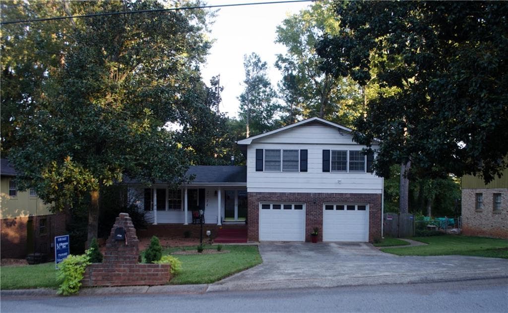 2714 Knollview Drive, Decatur, GA 30034 — most recent listing photo