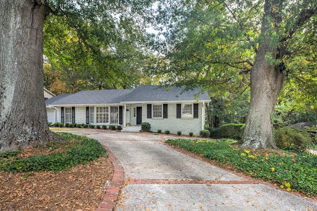 4 bedroom, 3,259 sq ft single family residence sold at 2509 Sharondale Drive, Atlanta, GA 30305