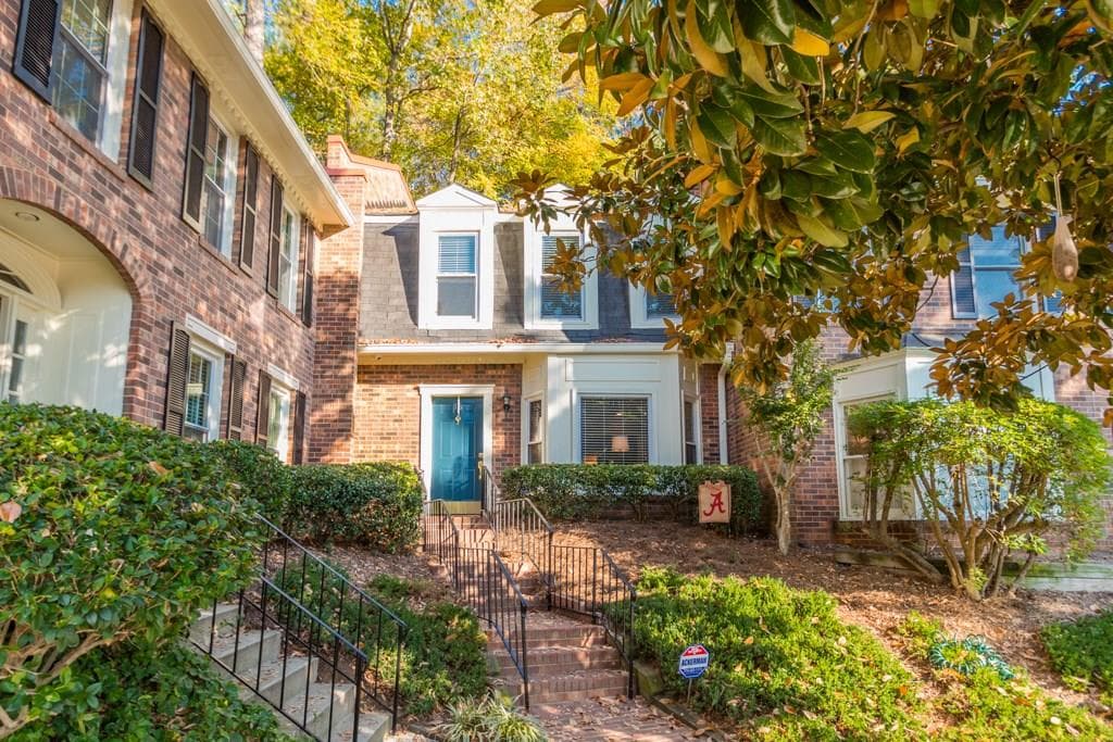16 Jefferson Hill Place, Atlanta, GA 30342 — most recent listing photo