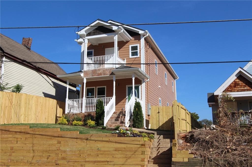 3 bedroom, 1,350 sq ft single family residence sold at 900 SIMS Street, Atlanta, GA 30310