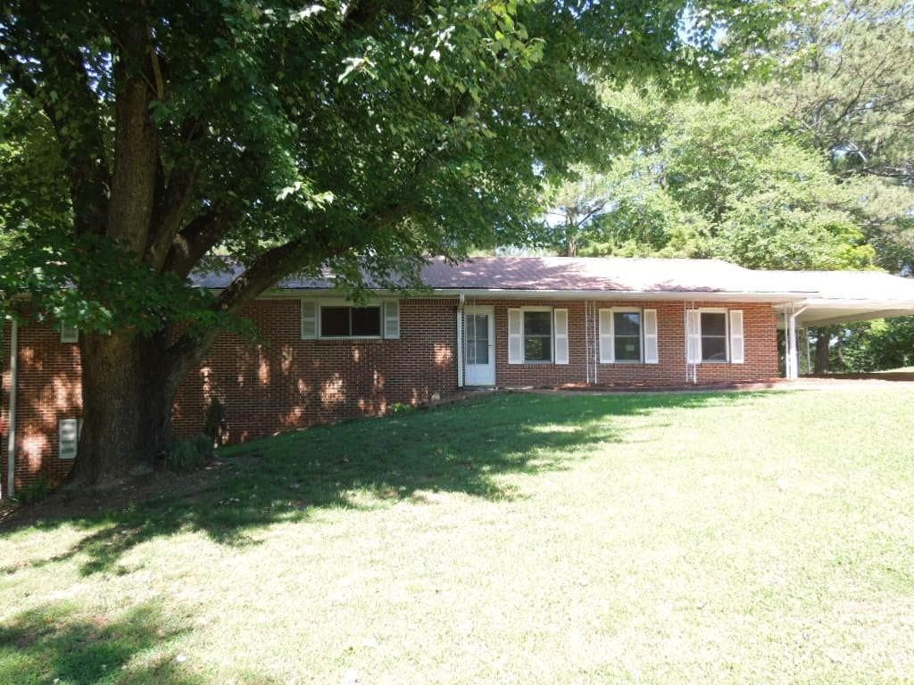 5 bedroom, 1,800 sq ft single family residence sold at 9 Greenbriar Avenue, Cartersville, GA 30120