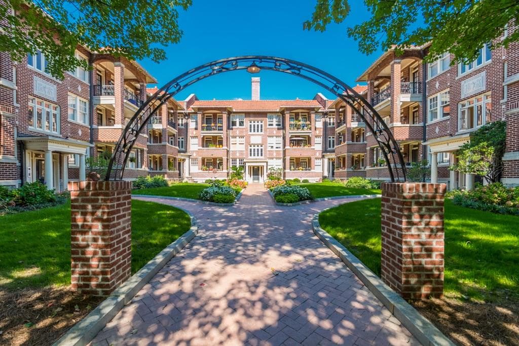 1 bedroom, 600 sq ft condominium sold at 198 Ponce De Leon Avenue D-A, Atlanta, GA 30308