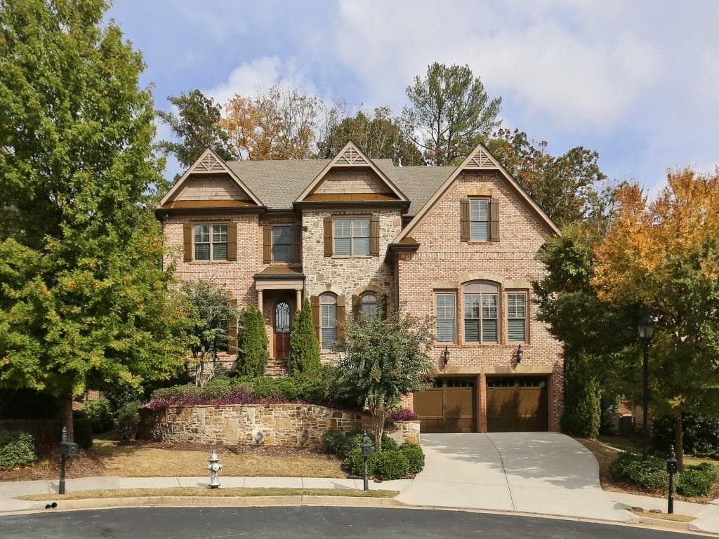 575 Glenmanor Court, Sandy Springs, GA 30328 — most recent listing photo