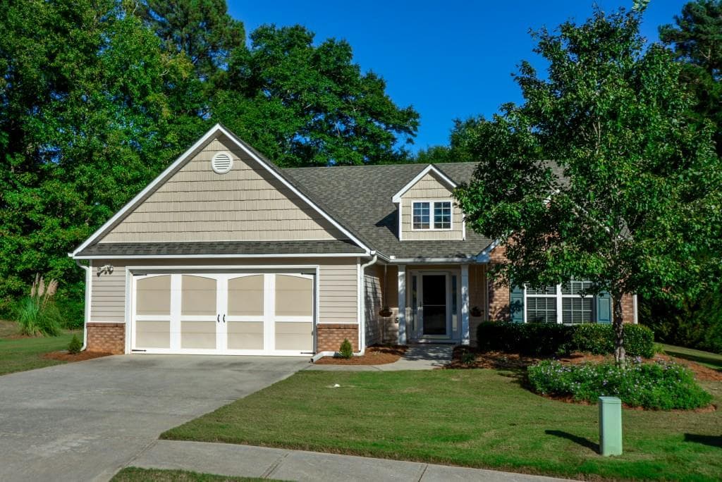 2 bedroom, 1,715 sq ft single family residence sold at 831 Stone Creek Drive, Monroe, GA 30655