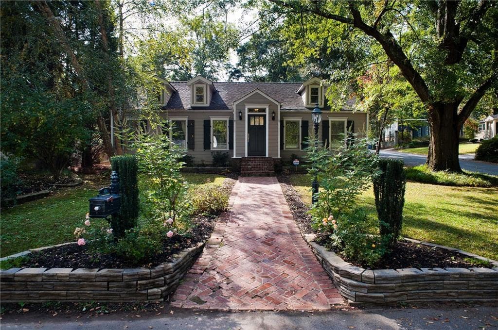 3 bedroom, 2,089 sq ft single family residence sold at 404 NW Hascall Road, Atlanta, GA 30309