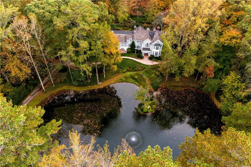6 bedroom, 7,139 sq ft single family residence sold at 2926 Orchard Knob, Atlanta, GA 30339