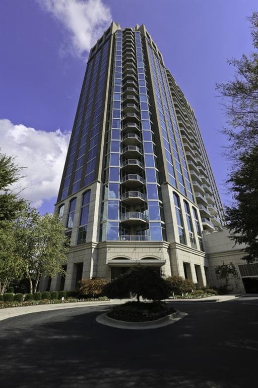 2 bedroom, 1,794 sq ft condominium sold at 2795 Peachtree Road 502, Atlanta, GA 30305