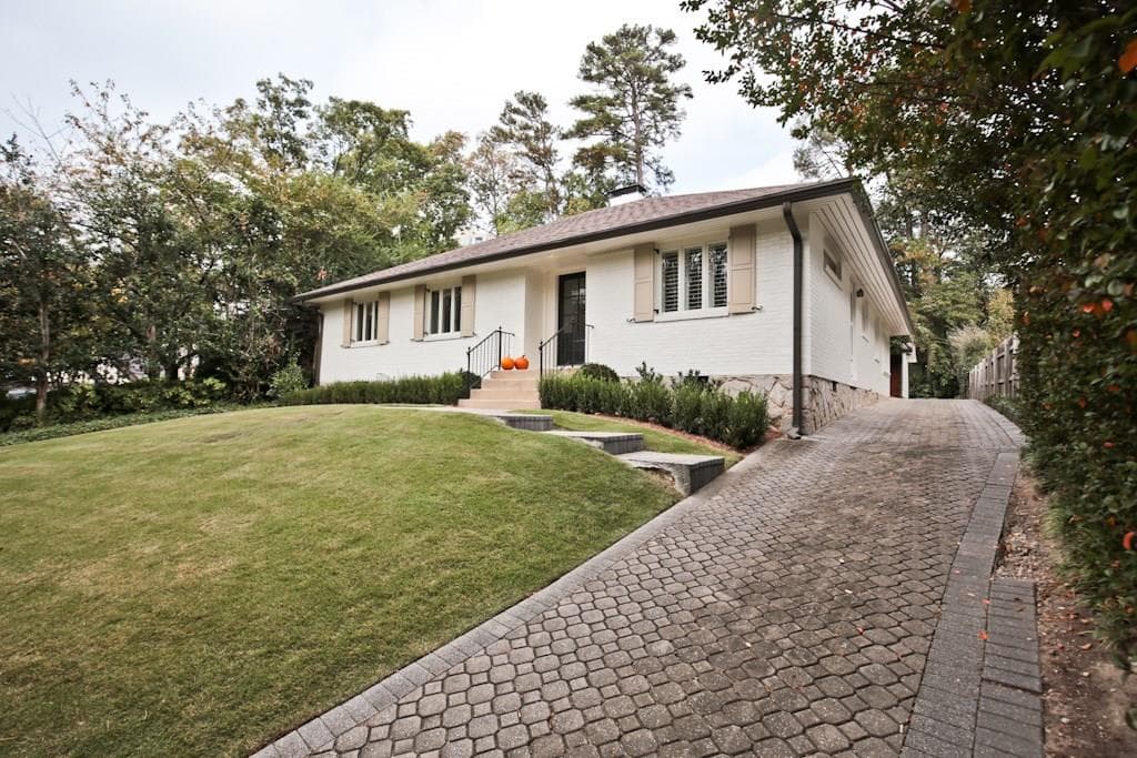 3 bedroom, 2,162 sq ft single family residence sold at 130 E Wesley Road, Atlanta, GA 30305
