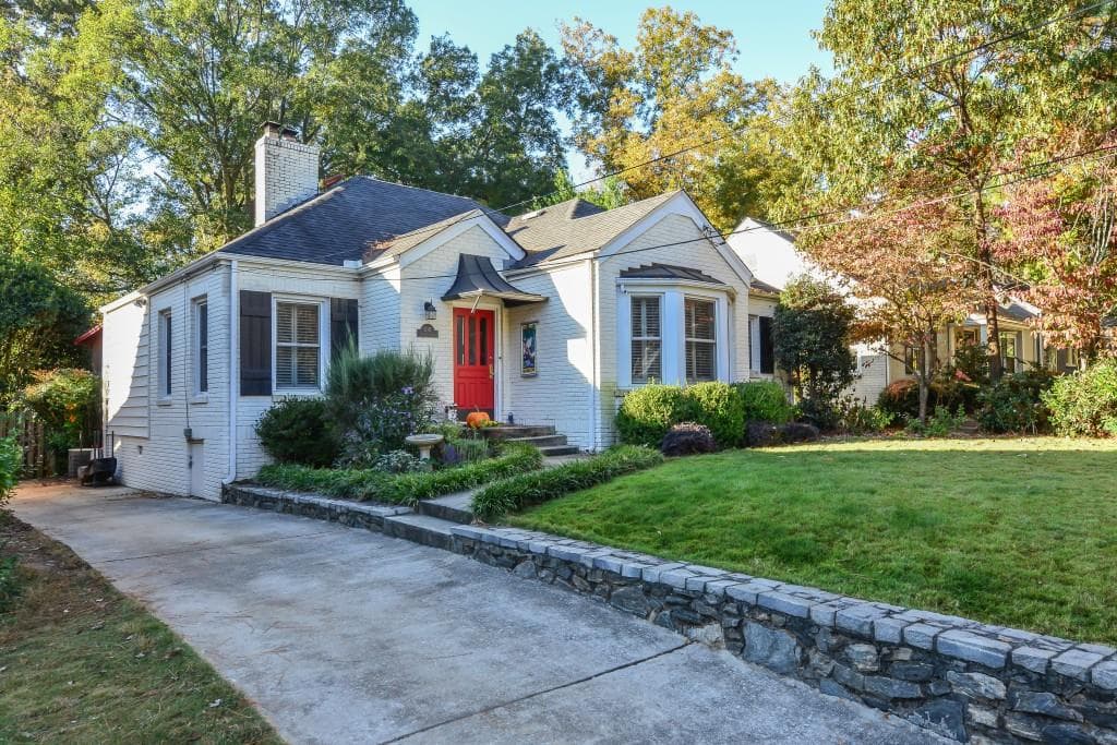 3 bedroom, 1,549 sq ft single family residence sold at 2017 Tuxedo Avenue, Atlanta, GA 30307