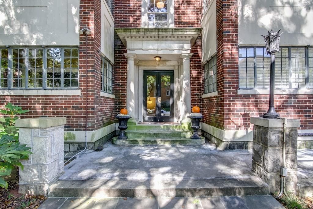 1 bedroom, 942 sq ft condominium sold at 1898 Wycliff Road 10, Atlanta, GA 30309