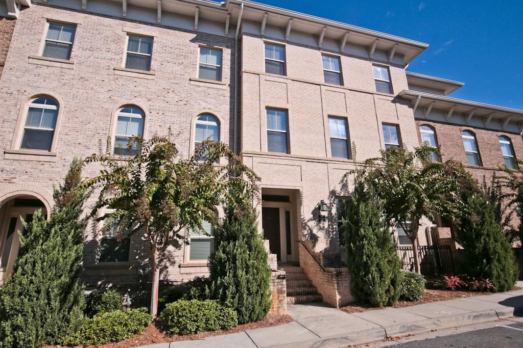 2 bedroom, 1,334 sq ft condominium sold at 1192 LaVista Circle, Atlanta, GA 30324