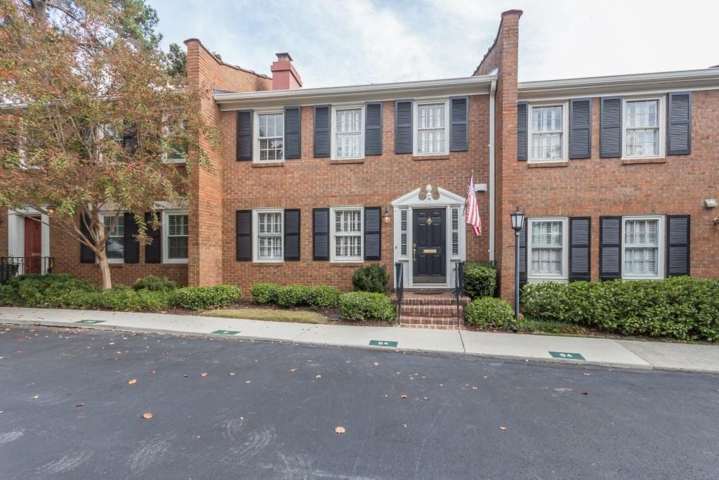 3 bedroom, 2,020 sq ft condominium sold at 4620 Wieuca Road 54, Atlanta, GA 30342