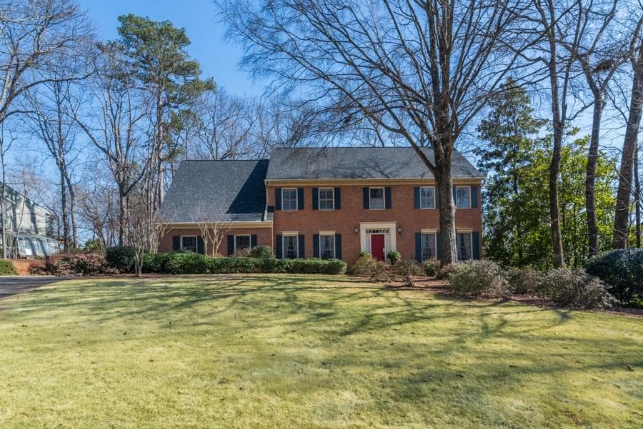 5 bedroom, 3,180 sq ft single family residence sold at 20 Glen Oaks Drive, Atlanta, GA 30327