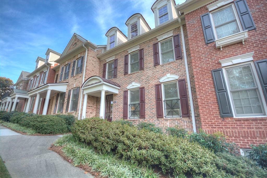 4 bedroom, 2,400 sq ft townhouse sold at 4807 Fairmont Way, Roswell, GA 30075