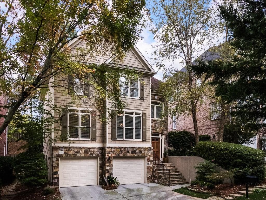 4 bedroom, 2,722 sq ft single family residence sold at 2745 Lenox Road, Atlanta, GA 30324