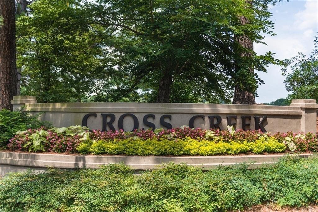 2 bedroom, 1,100 sq ft condominium sold at 136 Maison Place, Atlanta, GA 30327