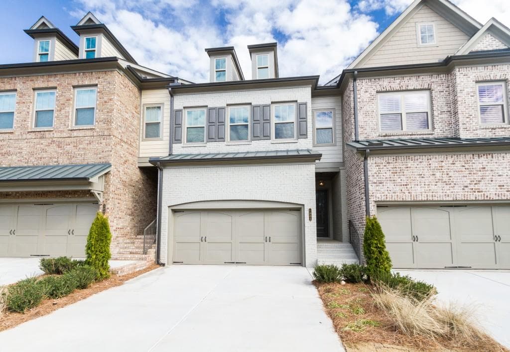 3 bedroom, 2,600 sq ft townhouse sold at 1005 Milhaven Drive, Roswell, GA 30076