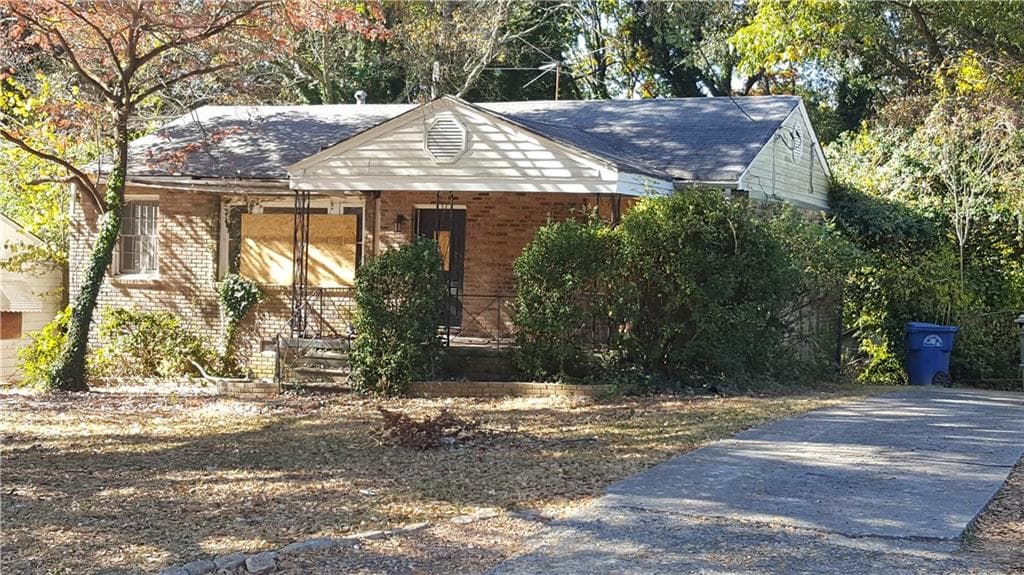 3 bedroom single family residence sold at 1367 Kenilworth Drive, Atlanta, GA 30310