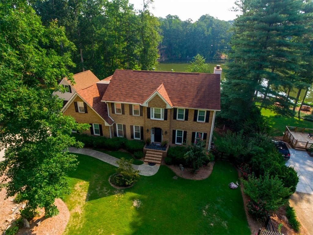 4 bedroom, 4,169 sq ft single family residence sold at 10305 Shallowford Road, Roswell, GA 30075