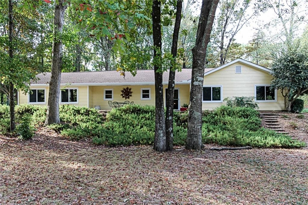 4 bedroom, 2,629 sq ft single family residence sold at 1379 Branchwood Drive, Snellville, GA 30078