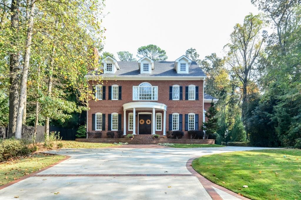 6 bedroom single family residence sold at 2667 Northside Drive, Atlanta, GA 30305
