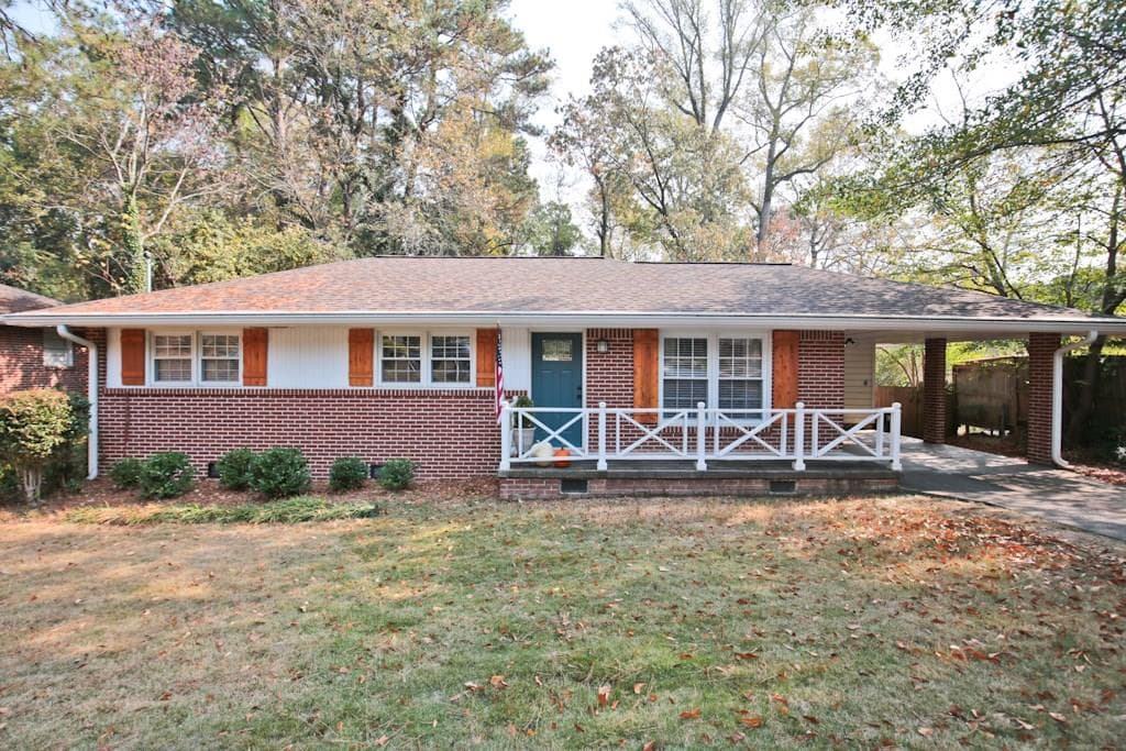 3 bedroom, 1,100 sq ft single family residence sold at 2605 Warwick Circle, Atlanta, GA 30345