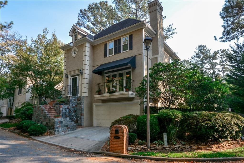 4 bedroom, 3,273 sq ft single family residence sold at 1305 Wildcliff Parkway, Atlanta, GA 30329
