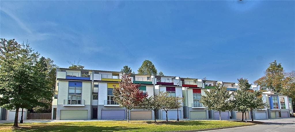 2 bedroom, 1,984 sq ft townhouse sold at 1386 Stirling Circle, Atlanta, GA 30318