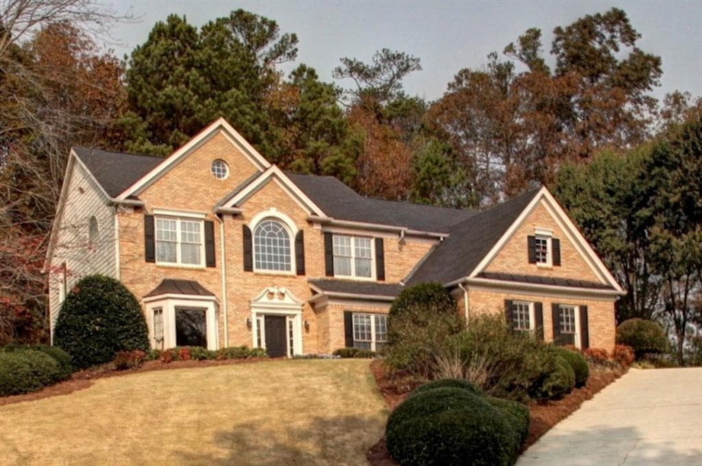 4 bedroom, 3,417 sq ft single family residence sold at 2765 Creek View Court, Roswell, GA 30075
