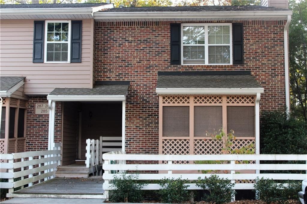 2 bedroom, 1,311 sq ft condominium sold at 285 Quail Run, Roswell, GA 30076