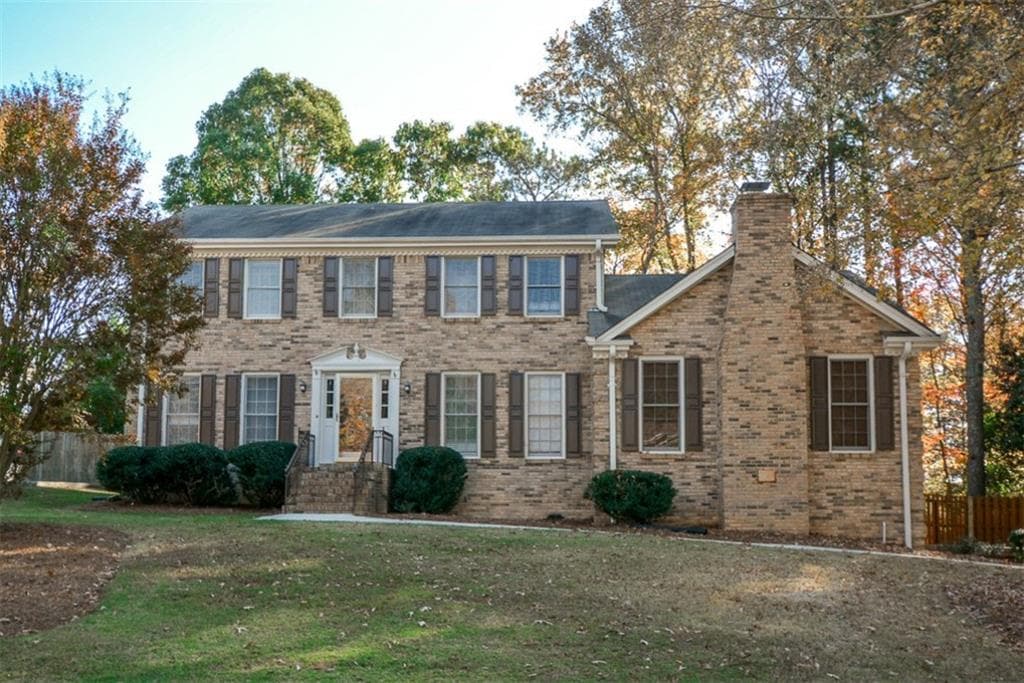 4 bedroom, 2,850 sq ft single family residence sold at 2141 Dunwoody Glen, Atlanta, GA 30338