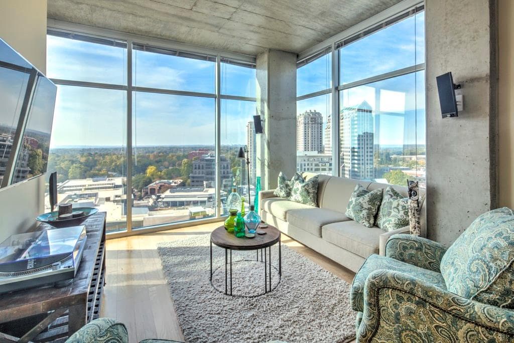 2 bedroom, 1,060 sq ft condominium sold at 250 Pharr Road 1408, Atlanta, GA 30305