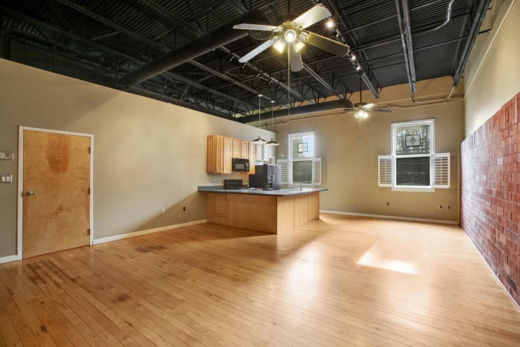 2 bedroom, 1,260 sq ft condominium sold at 5097 Peachtree Road C, Atlanta, GA 30341