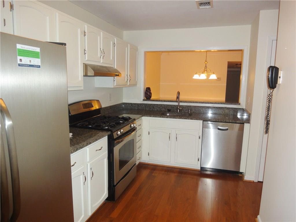 2 bedroom, 1,222 sq ft condominium sold at 1240 Weatherstone Drive, Atlanta, GA 30324