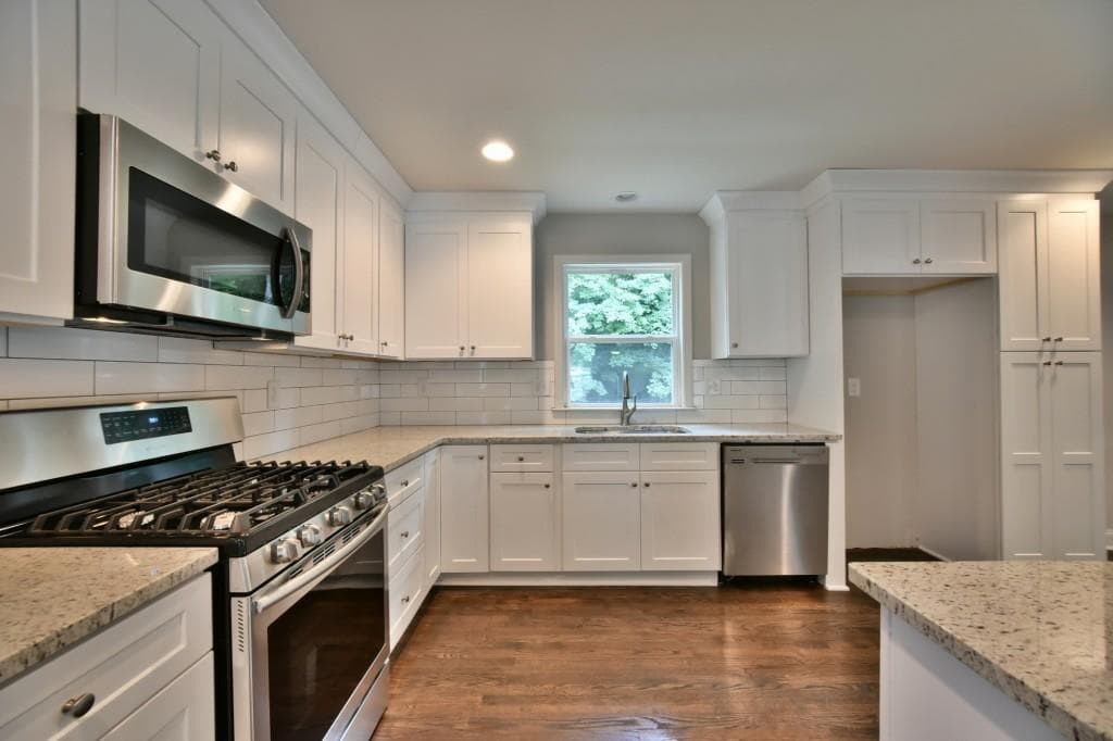 4 bedroom, 2,600 sq ft single family residence sold at 1442 Stephens Drive, Atlanta, GA 30329