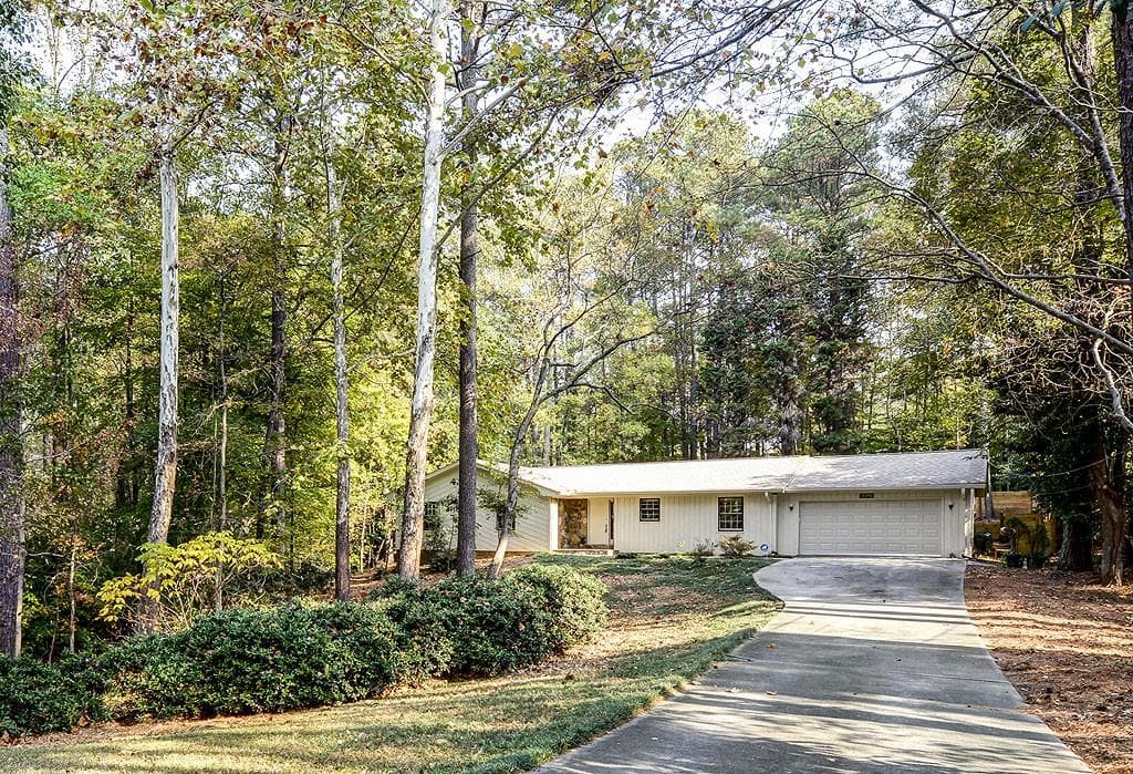 3 bedroom, 1,900 sq ft single family residence sold at 3962 Gunnin Road, Norcross, GA 30092