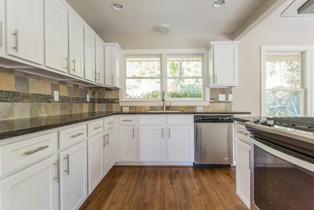 3 bedroom, 1,516 sq ft single family residence sold at 2424 Hunting Valley Drive, Decatur, GA 30033