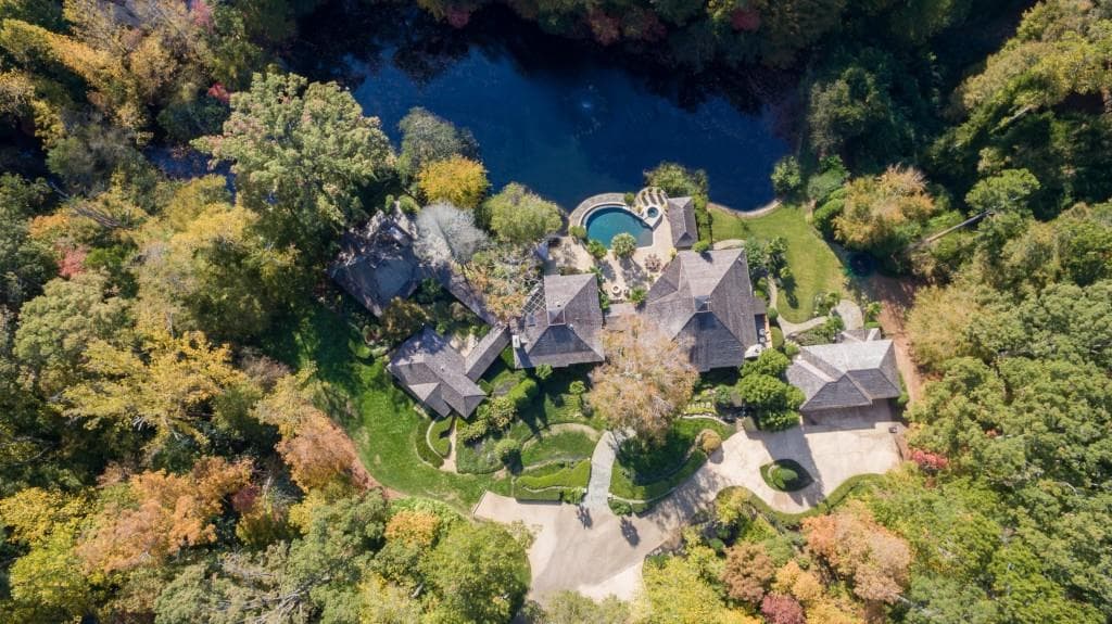 8 bedroom, 13,879 sq ft single family residence sold at 3400 Northside Drive, Atlanta, GA 30305